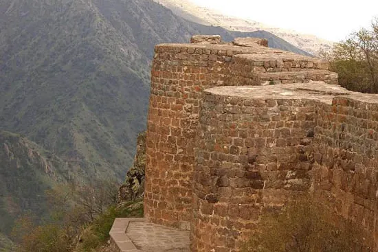 Поход к крепости Смбатаберд и Мзонастырю Цахац Кар